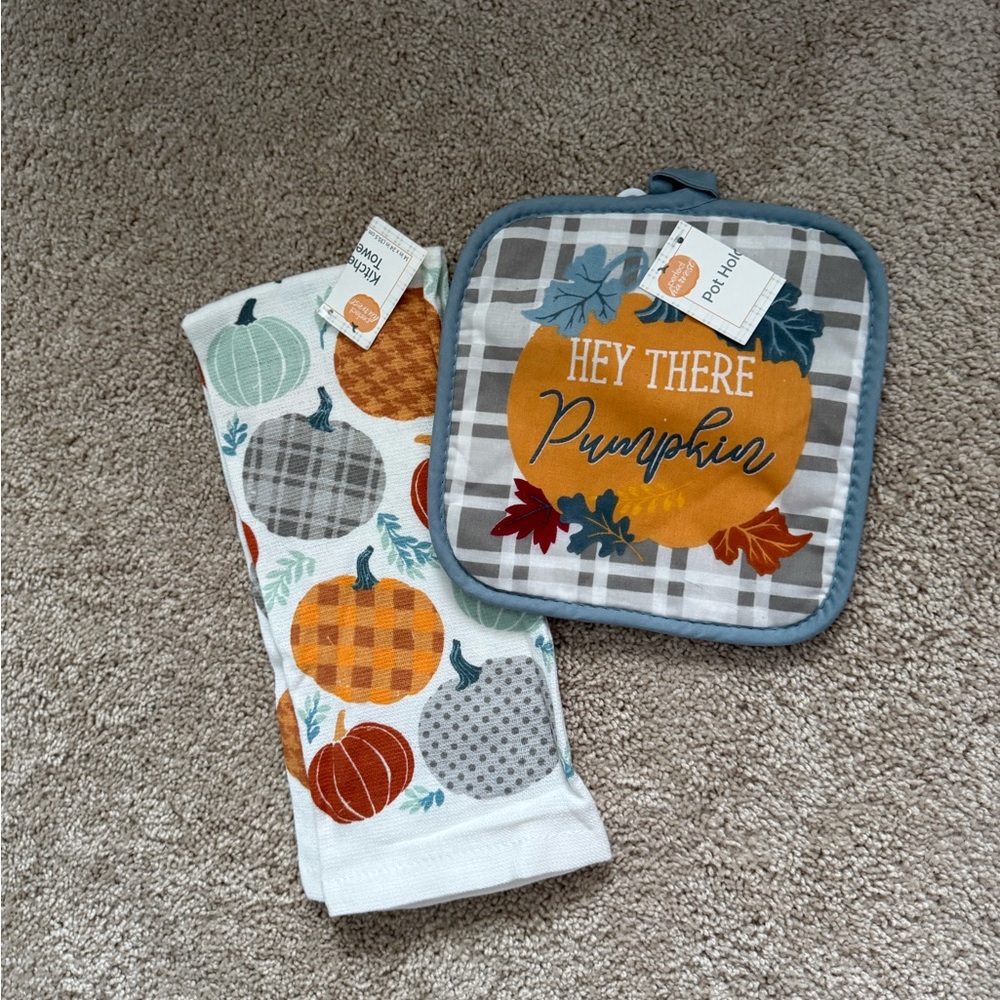 NWT 2 Piece Pumpkin Theme Kitchen Towel & Pot Holder Set Autumn Fall 100% Cotton